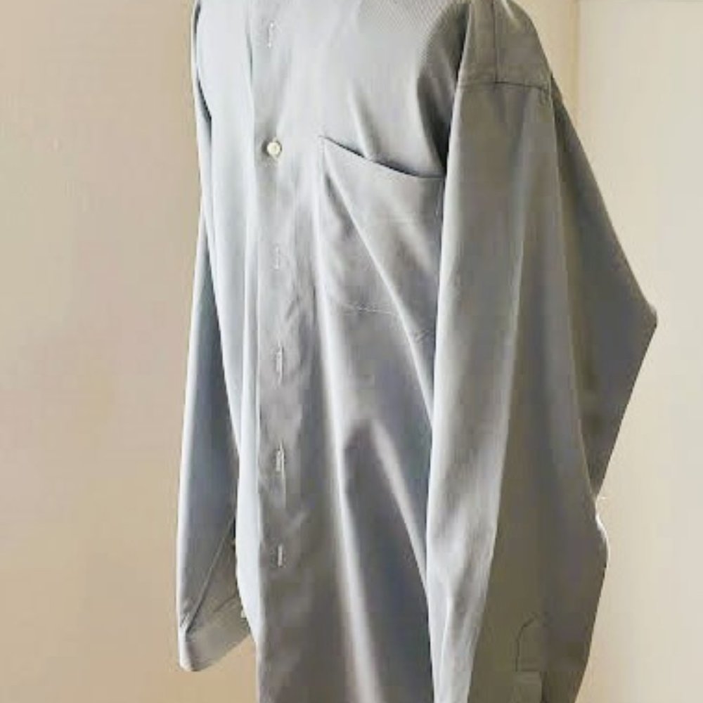 BROOKS BROTHERS MEN'S LONG SLEEVE BUTTON-UP GREY DRESS SHIRTSIZE MEDIUM